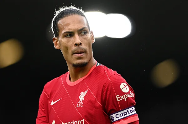 Trung vệ Van Dijk - thủ lĩnh hàng phòng ngự Liverpool