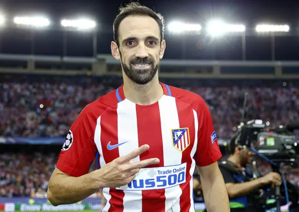 Juanfran là cầu thủ trưởng thành từ lò đào tạo trẻ của Real Madrid.