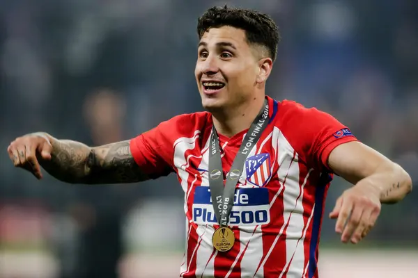 Jose Gimenez hòn đá tảng trước khung gỗ của Atletico Madrid