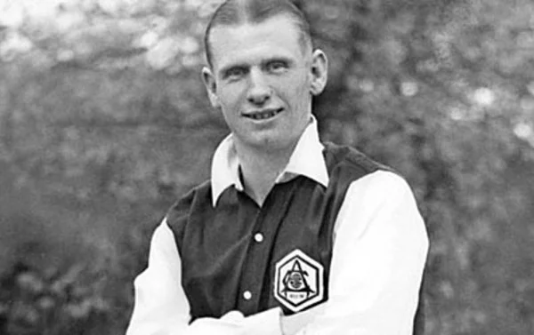 Tiền đạo hay nhất Arsenal: Cliff Bastin