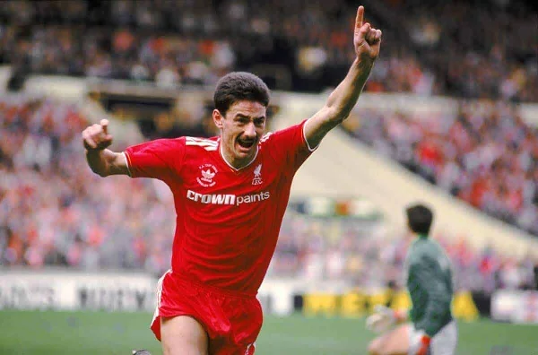 Chân dung tiền đạo Ian Rush