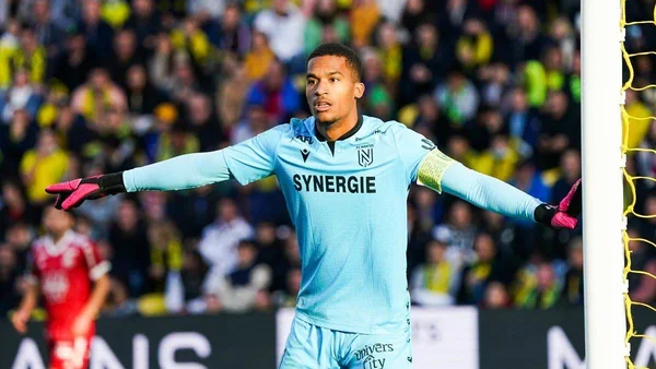 Alban Lafont là cầu thủ trẻ với tài bắt dính Penalty cực đỉnh